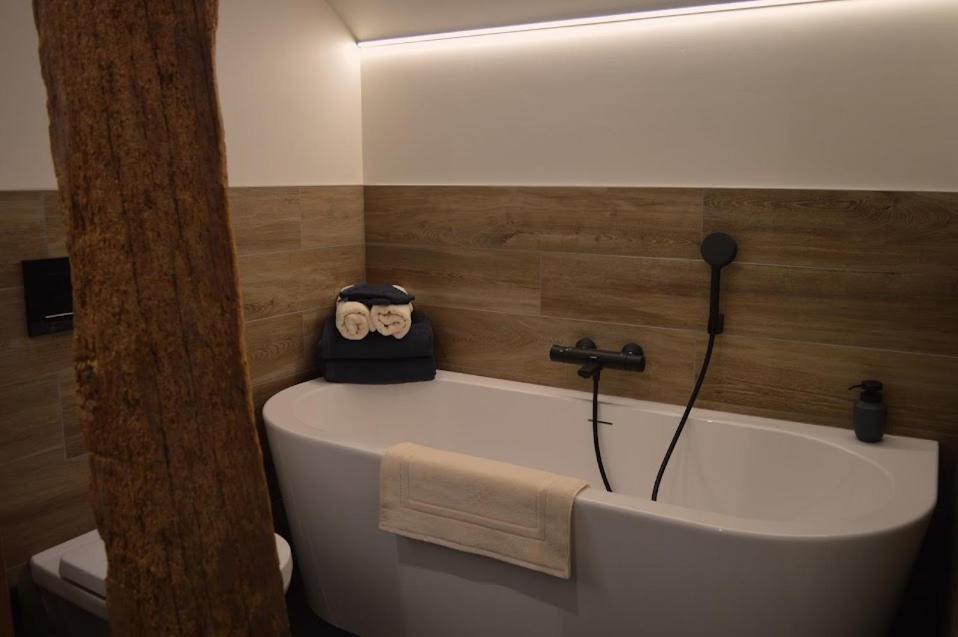 에레제 La Jardiniere B&B 외부 사진